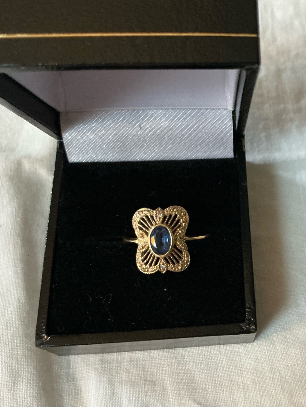 14kt yellow gold blue saphire filigree ring (135-10C)